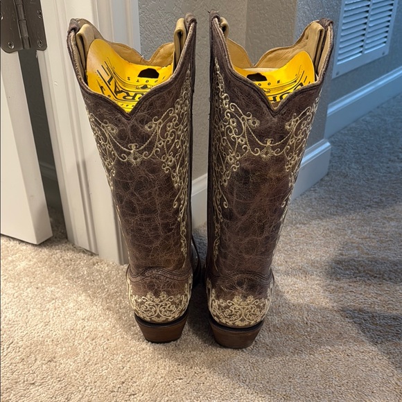 Corral Distressed Brown and Cream Embroidered Boots - Picture 3 of 5